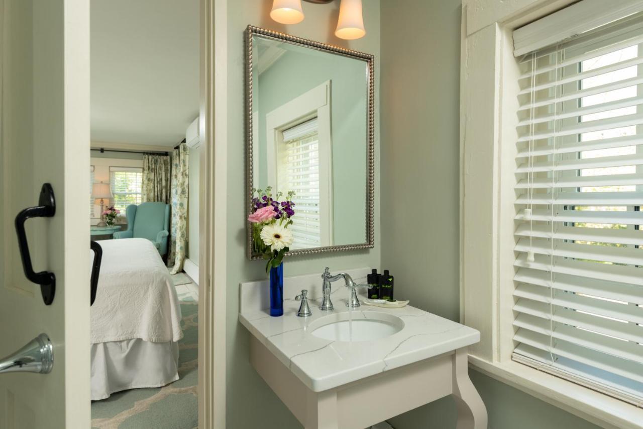 The Inn At Yarmouth Port Bagian luar foto